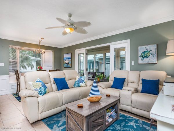 Two Bedroom Ground Level Condo with Private Beach in Siesta Key
