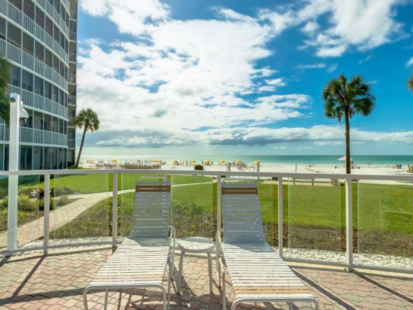 Two Bedroom Ground Level Condo with Private Beach in Siesta Key