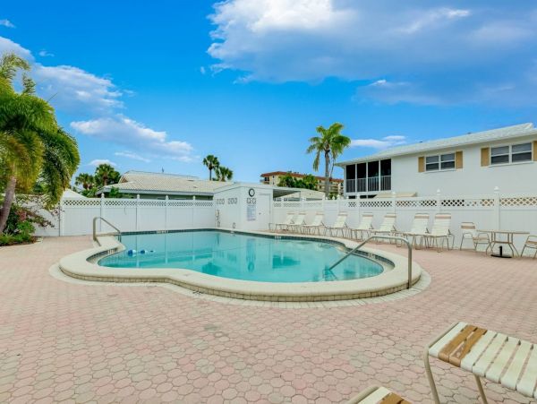 Two Bedroom Ground Level Condo with Private Beach in Siesta Key
