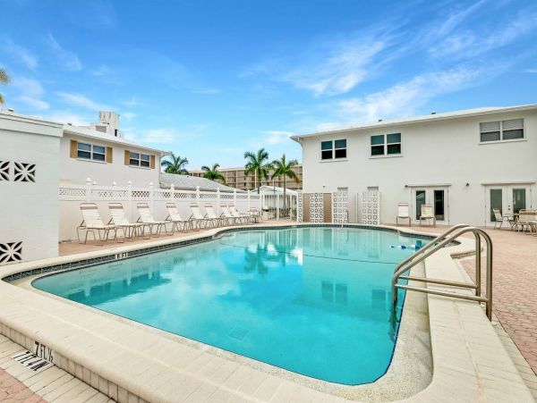 Two Bedroom Ground Level Condo with Private Beach in Siesta Key