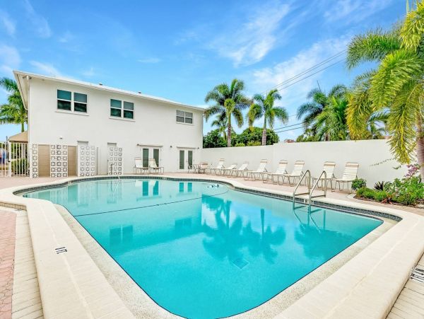 Two Bedroom Ground Level Condo with Private Beach in Siesta Key