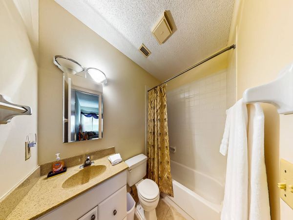 Coastal Comfort Retreat - Walk to Siesta Key Beach