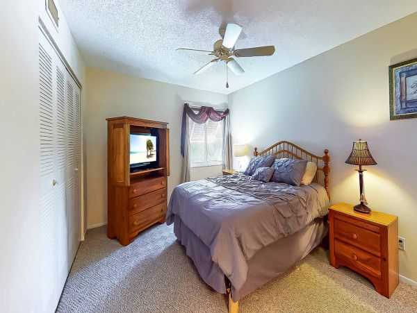 Coastal Comfort Retreat - Walk to Siesta Key Beach