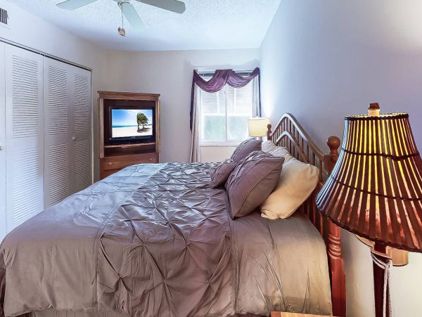 Coastal Comfort Retreat - Walk to Siesta Key Beach