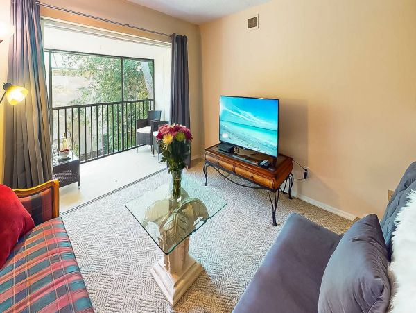 Coastal Comfort Retreat - Walk to Siesta Key Beach