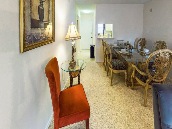 Coastal Comfort Retreat - Walk to Siesta Key Beach