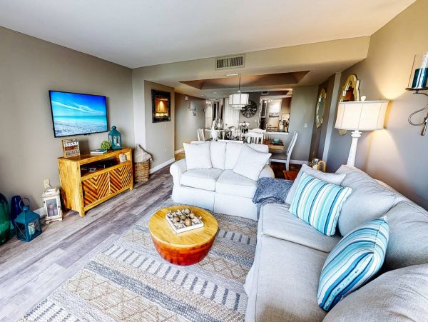 Updated Siesat Key Condo with lanai and beach views