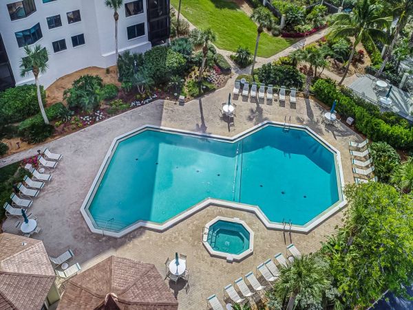 Updated Siesat Key Condo with lanai and beach views