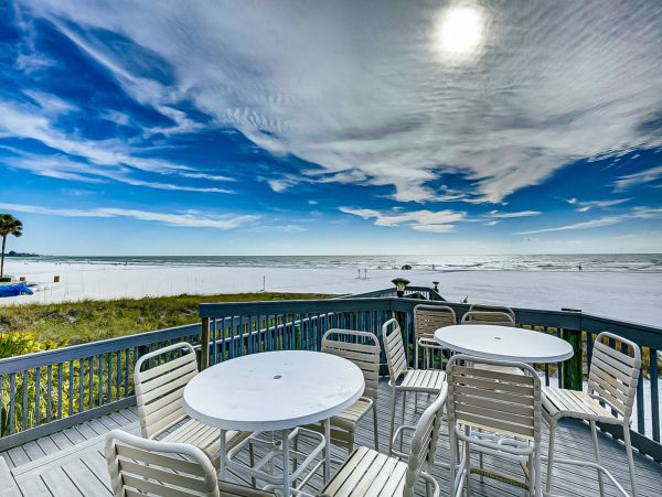 Updated Siesat Key Condo with lanai and beach views
