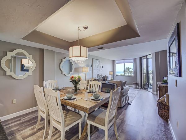 Updated Siesat Key Condo with lanai and beach views