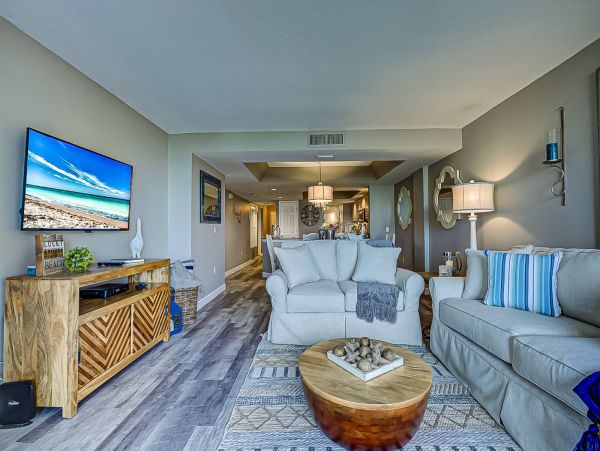 Updated Siesat Key Condo with lanai and beach views