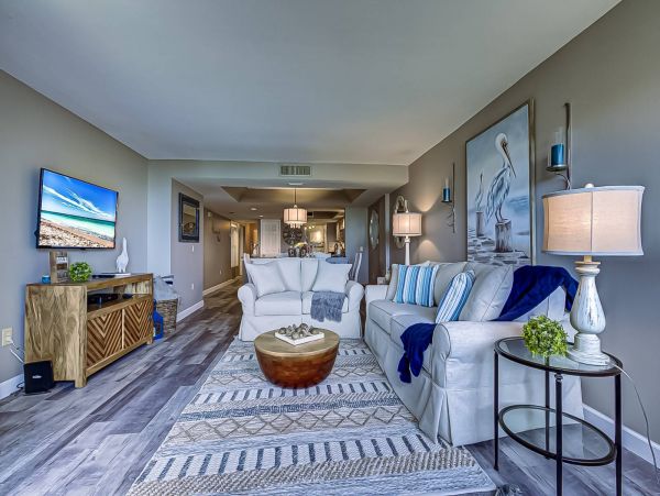 Updated Siesat Key Condo with lanai and beach views