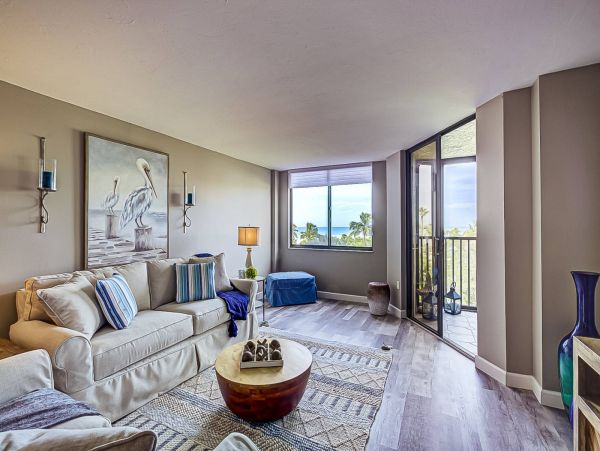 Updated Siesat Key Condo with lanai and beach views