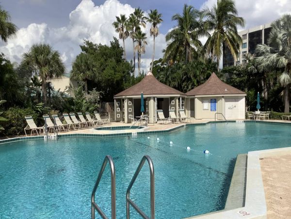 Updated Siesat Key Condo with lanai and beach views