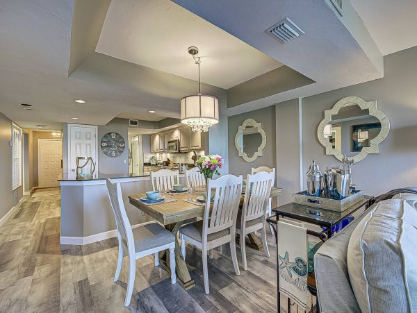 Updated Siesat Key Condo with lanai and beach views