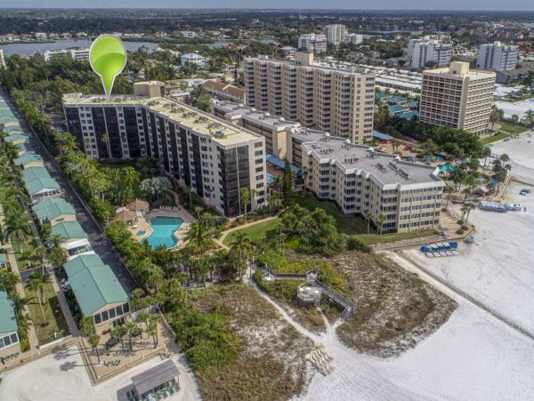 Updated Siesat Key Condo with lanai and beach views