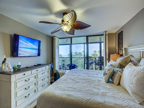 Updated Siesat Key Condo with lanai and beach views