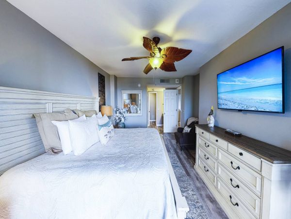 Updated Siesat Key Condo with lanai and beach views