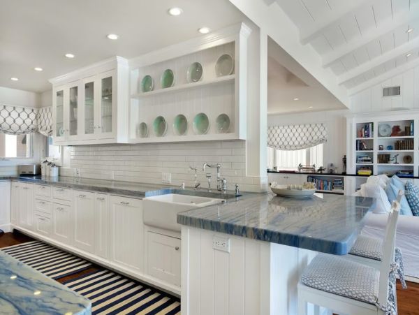 Stunning Six Bedroom Oceanfront Vacation Home in La Jolla