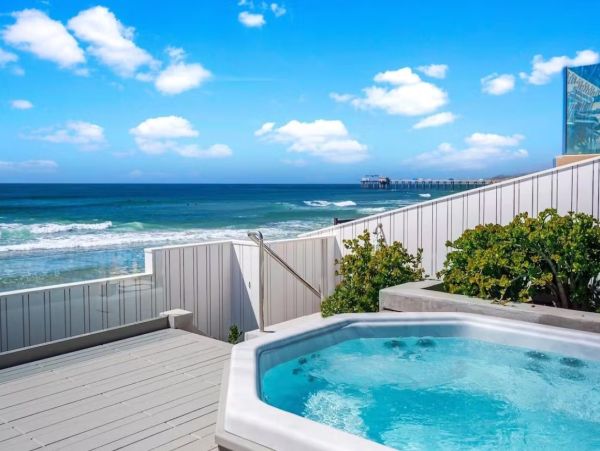 Stunning Six Bedroom Oceanfront Vacation Home in La Jolla