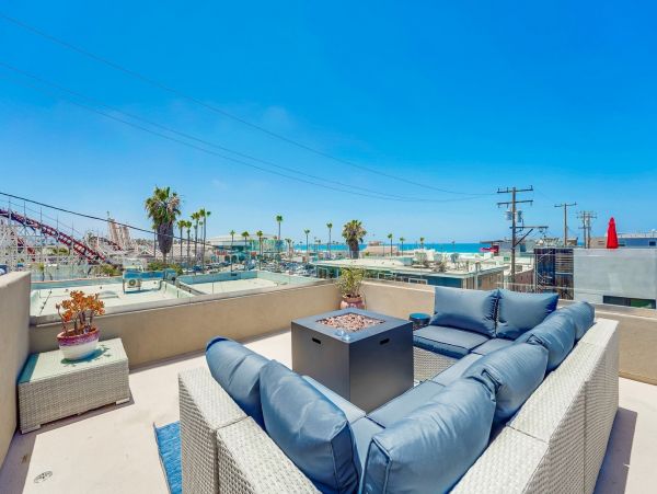 5 Bedroom Vacation Home in Mission Beach Close to Beach