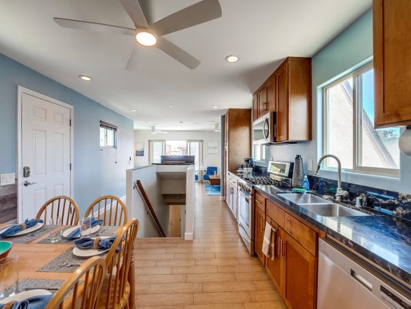 5 Bedroom Vacation Home in Mission Beach Close to Beach