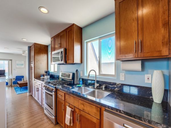 5 Bedroom Vacation Home in Mission Beach Close to Beach
