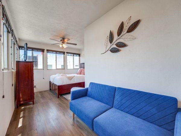 5 Bedroom Vacation Home in Mission Beach Close to Beach