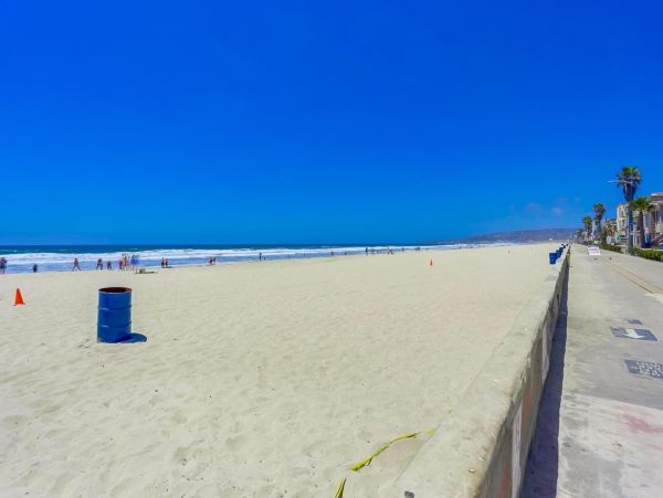 5 Bedroom Vacation Home in Mission Beach Close to Beach
