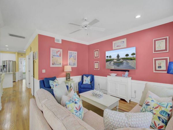 Cozy 4 Bedroom Home Sleeps 12 Guests