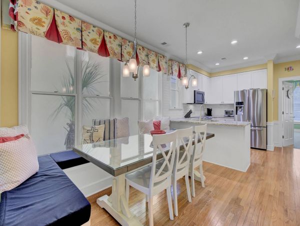 Cozy 4 Bedroom Home Sleeps 12 Guests