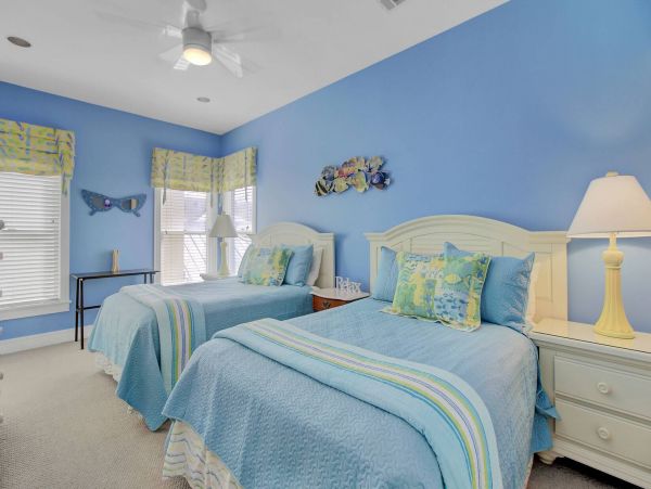 Cozy 4 Bedroom Home Sleeps 12 Guests