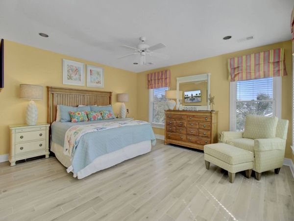 Cozy 4 Bedroom Home Sleeps 12 Guests