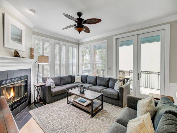 Beautiful Home with 4 Bedrooms and Walk to Beach