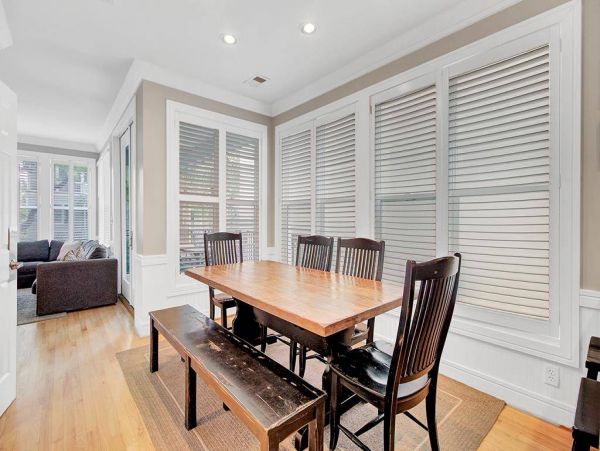 Beautiful Home with 4 Bedrooms and Walk to Beach