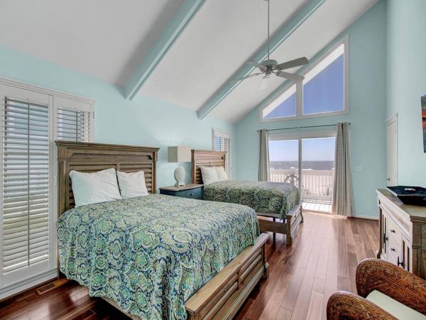 On Beach Isle of Palms Vacation Home Seven Bedroom