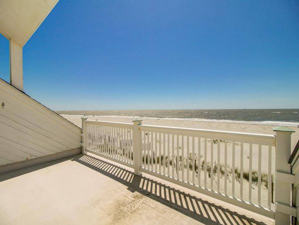 On Beach Isle of Palms Vacation Home Seven Bedroom