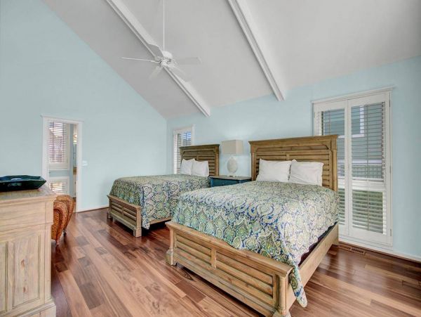 On Beach Isle of Palms Vacation Home Seven Bedroom