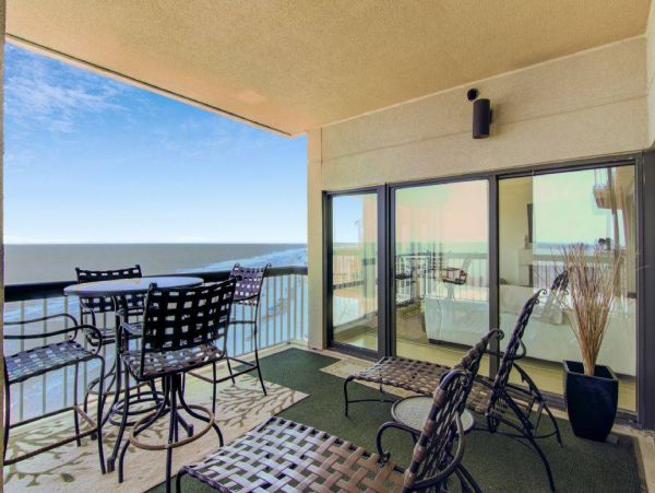 Luxurious Three Bedroom Condo Full Ocean View