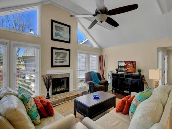 Three Bedroom Home with Stunning Lagoon & Golf Views