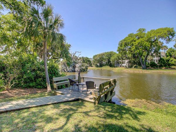 Three Bedroom Beach House with Lake View