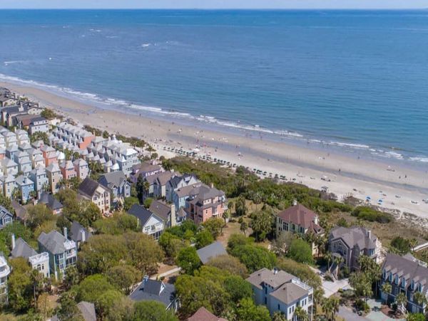Three Bedroom Beach House with Lake View