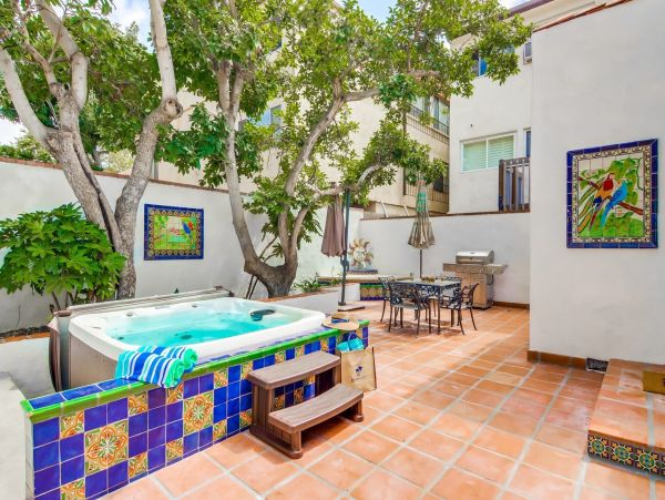 Beautiful Spanish-style Vacation Home in San Diego with Hot Tub