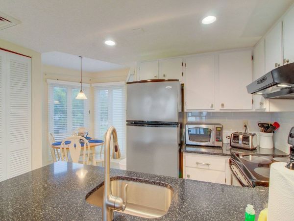 Isle of Palms Vacation Condo One Bedroom On Beach