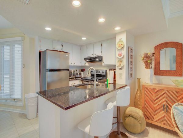 Isle of Palms Vacation Condo One Bedroom On Beach