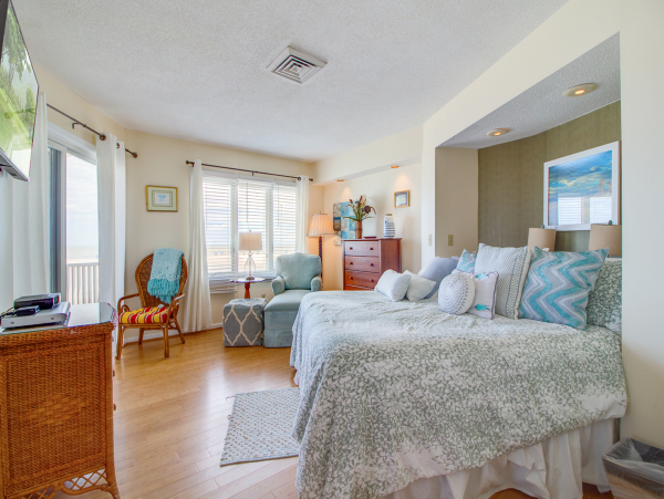 Isle of Palms Vacation Condo One Bedroom On Beach
