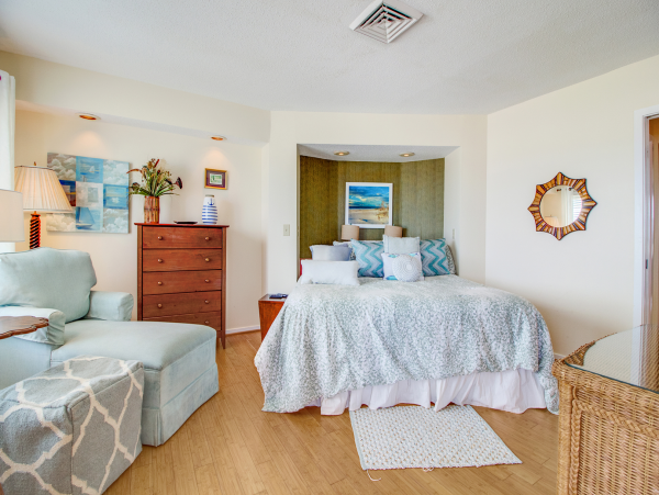 Isle of Palms Vacation Condo One Bedroom On Beach