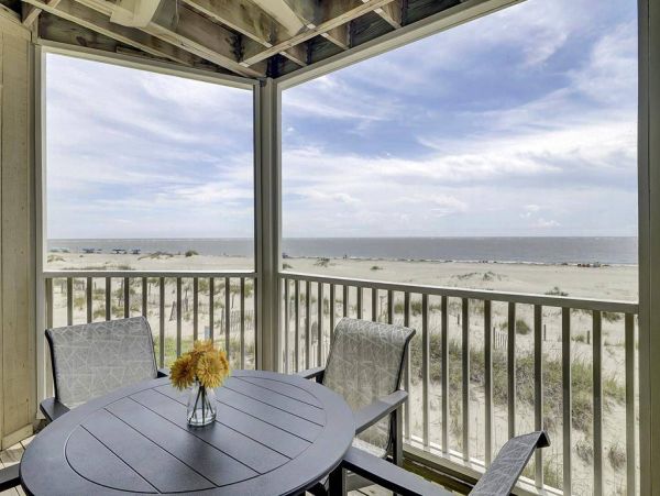 Isle of Palms Vacation Condo One Bedroom On Beach