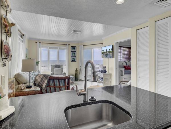 Isle of Palms Vacation Condo One Bedroom On Beach