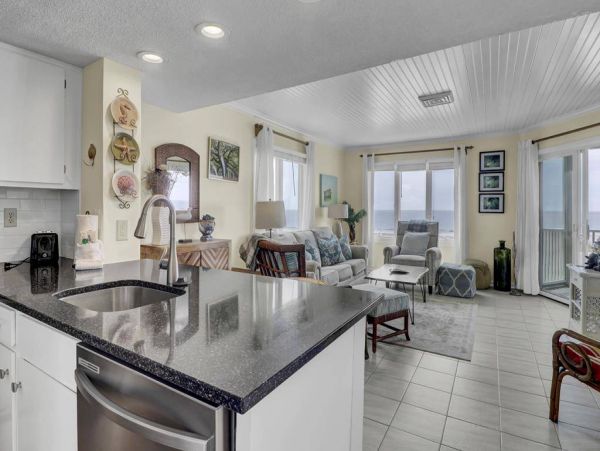 Isle of Palms Vacation Condo One Bedroom On Beach
